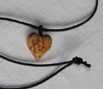 Curly Birch Heart Necklace - Click Image to Close
