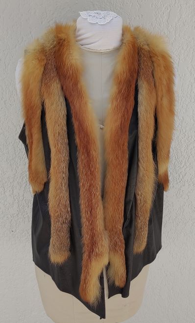 Reindeer Leather and Fox Fur Vest - Click Image to Close